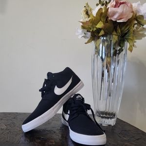 Black and White Nike SB Canvas sneakers- Size 8.5 mens